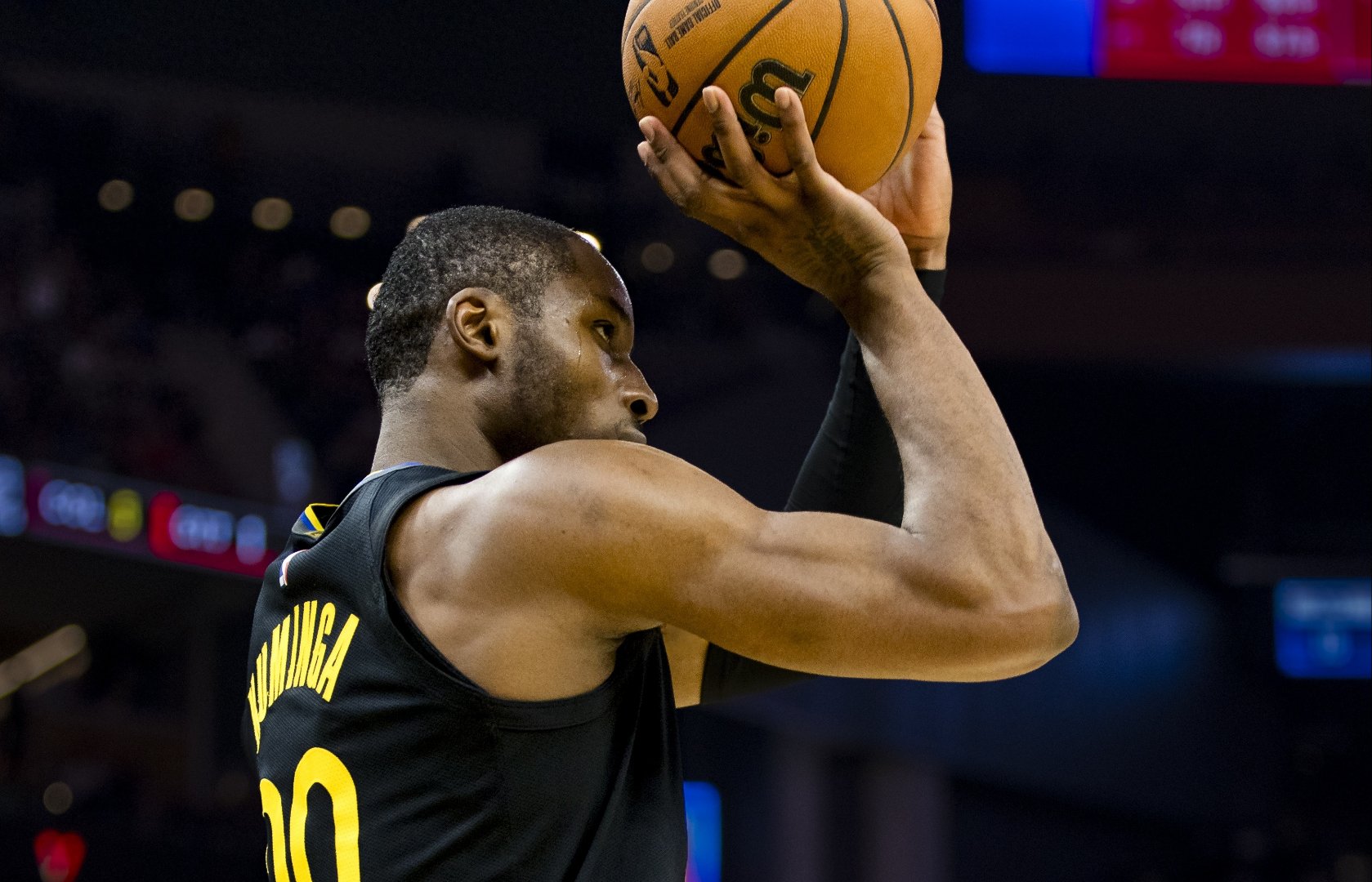 包含今晨NBA季后赛焦点战，法兰克福扳平良机，目标明确，训练强度明显提升的词条