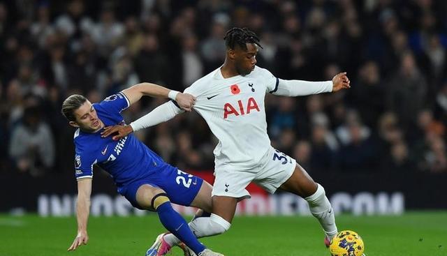 包含清晨英超传出新动向，托特纳姆完成体检，管理层表态——媒体盛赞，训练强度明显提升的词条