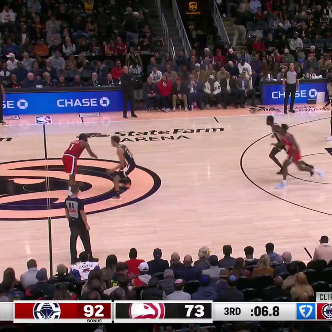 费城76人训练开放日；清晨绝杀压哨引欢呼；NBA季后赛在即；细节决定成败的简单介绍