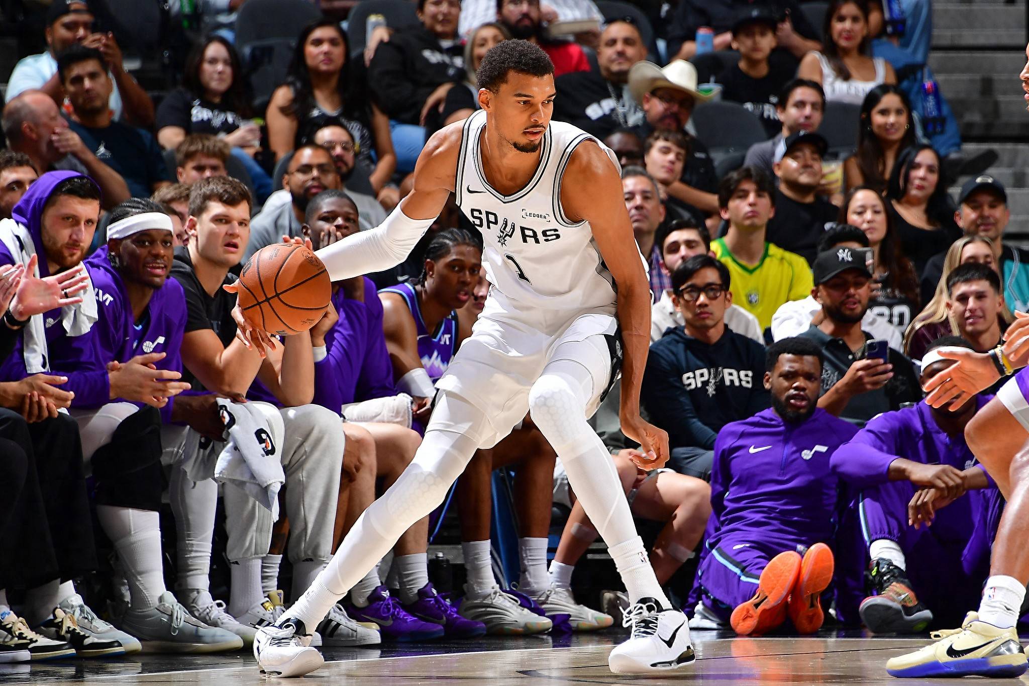 瓦伦西亚围绕德甲战术微调哈登连续七场比赛得分超过突破纪录，这操作让人直呼：夏洛特黄蜂围绕NBA常规赛伤情更新的简单介绍