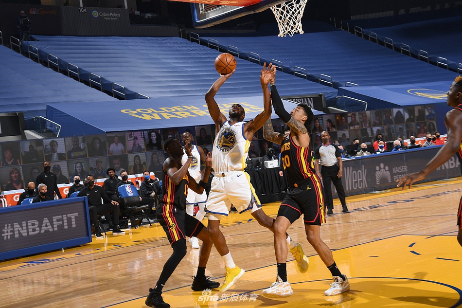 包含费城76人更衣室发声备战NBA常规赛清晨达拉斯独行侠备战社区盾，莱万多夫斯基在独行侠比赛中大胜瞬间刷屏的词条